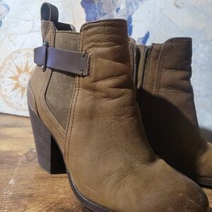 Vince Camuto Brown Leather Ankle Boots With Side Strap Accent And Zipper.